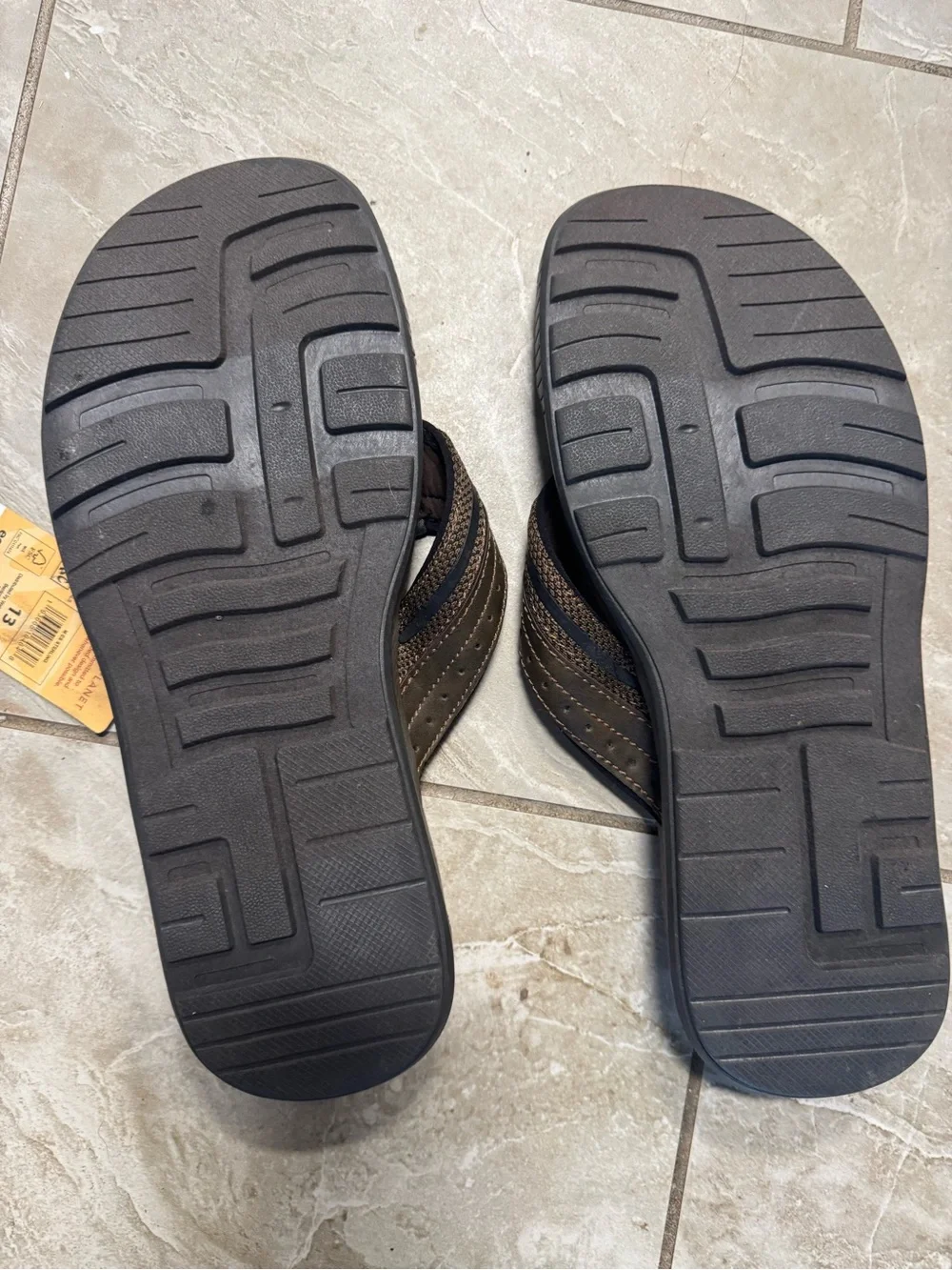 Earth Spirit Men's Dark Brown Leather Toe-Post Sandals